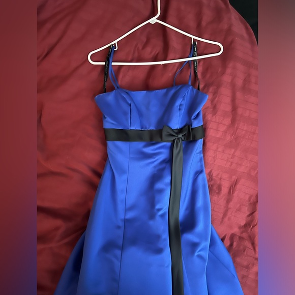 Blue floor length bridesmaid/grad dress with crinolin underneath - Picture 6 of 10